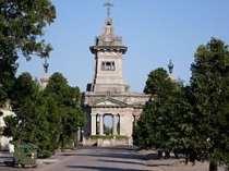 Il cimitero ebraico di via Jona fa parte del cimitero Maggiore. Esiste una piccola sezione anche all'interno del Monumentale
